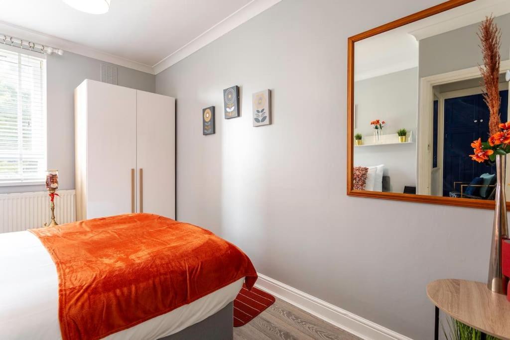 Kensington Balcony Condo For 6 ลอนดอน ภายนอก รูปภาพ