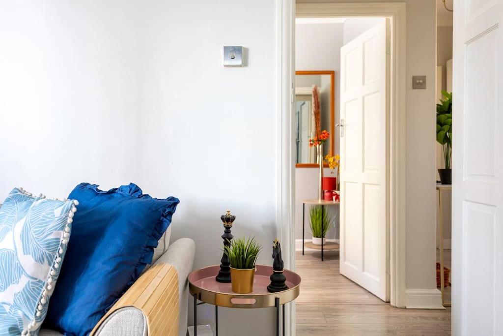 Kensington Balcony Condo For 6 ลอนดอน ภายนอก รูปภาพ