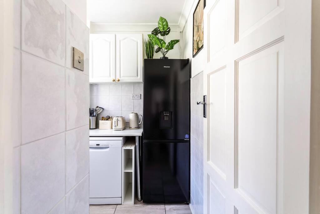 Kensington Balcony Condo For 6 ลอนดอน ภายนอก รูปภาพ